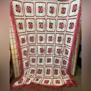 Vintage 3D Pink and White Floral Crochet Roses Granny Square Blanket Afghan